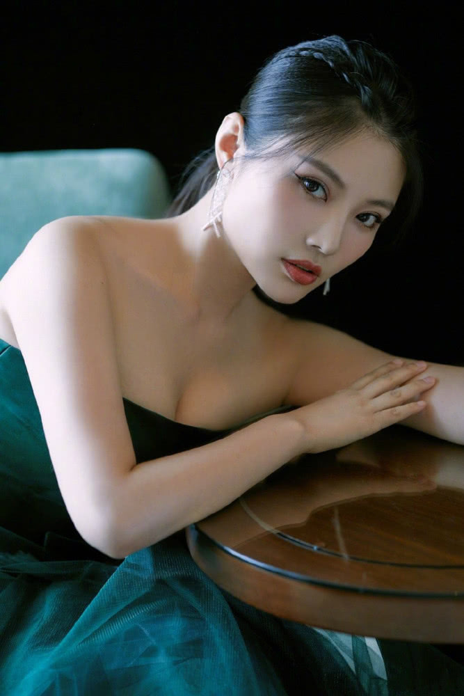 �����������춬�����������ķ�����սĨ��ȹ��˭������